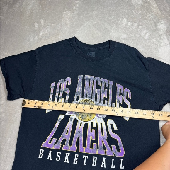 Los Angeles Lakers Ultra Game Black 100% Cotton Faded Boys T-Shirt Medium - Picture 6 of 11